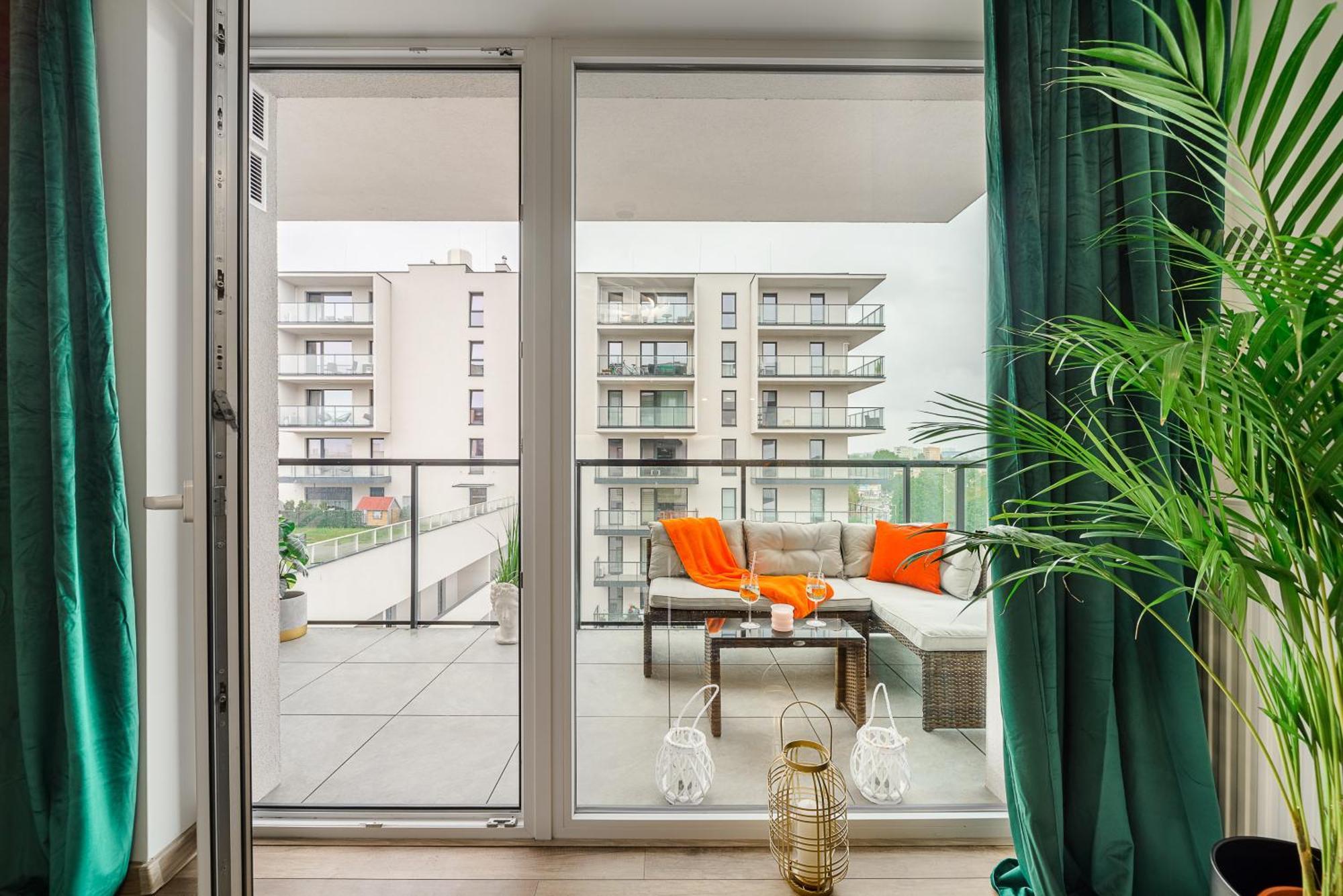 Lumina Stylish 3-Room Apart With Balcony 우치 외부 사진