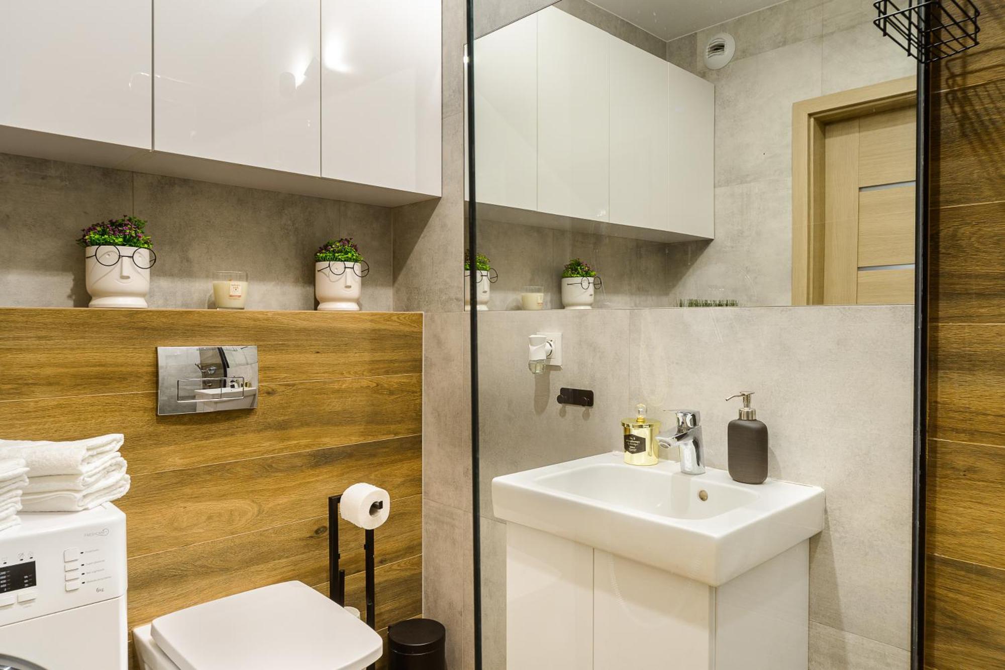 Lumina Stylish 3-Room Apart With Balcony 우치 외부 사진