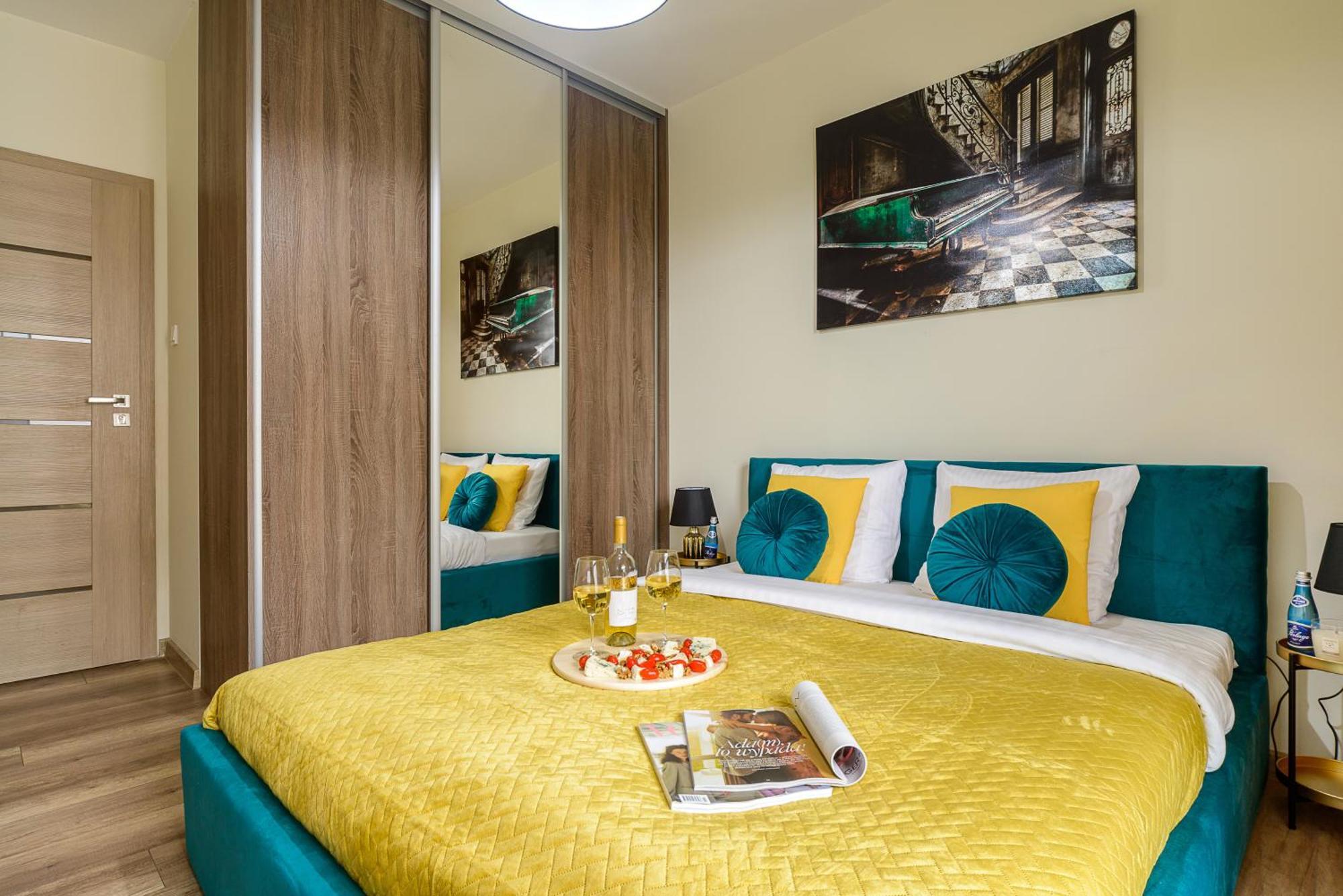 Lumina Stylish 3-Room Apart With Balcony 우치 외부 사진