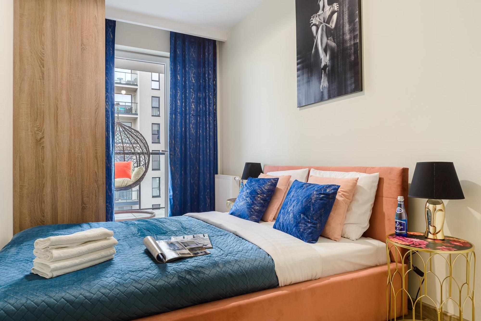 Lumina Stylish 3-Room Apart With Balcony 우치 외부 사진