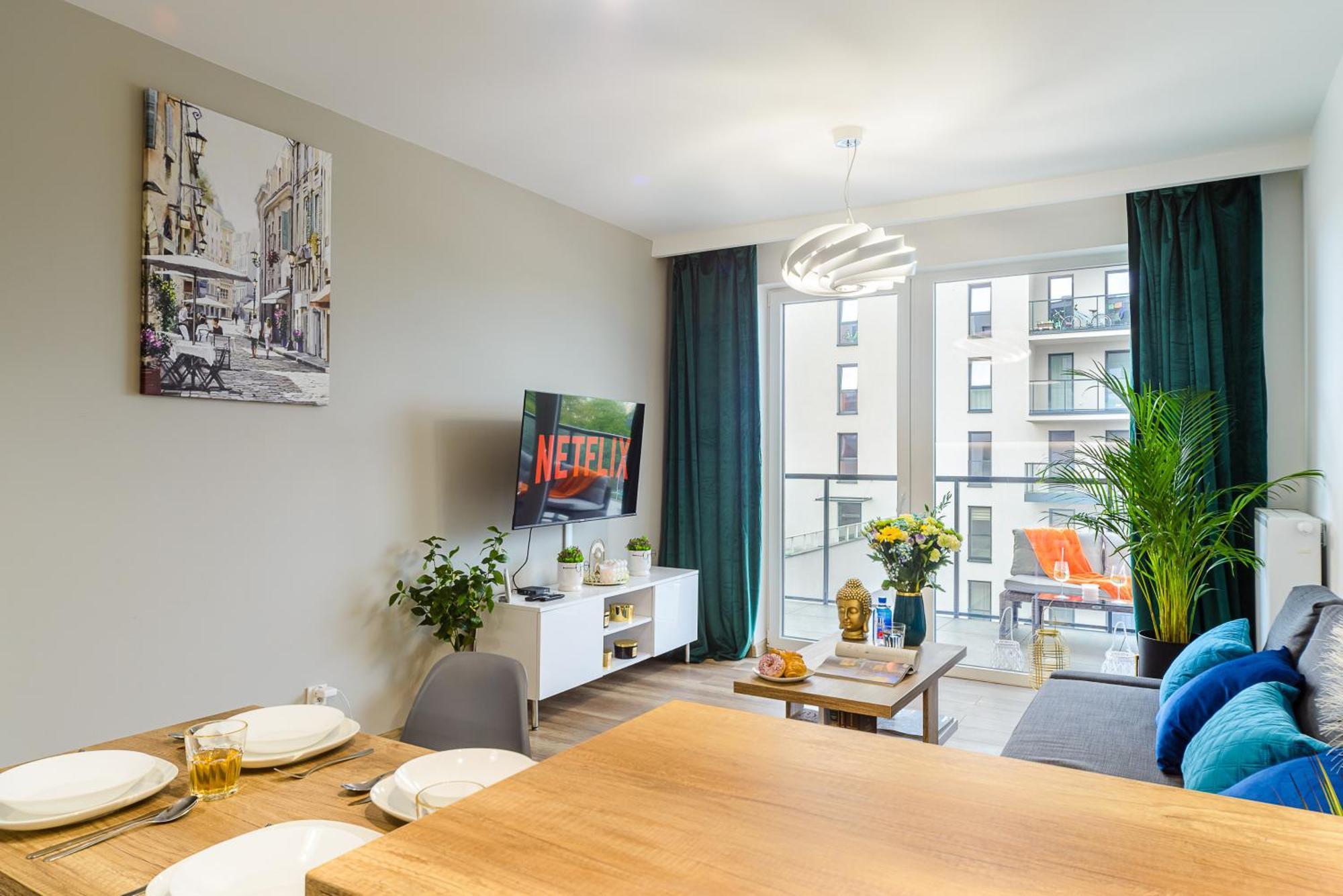 Lumina Stylish 3-Room Apart With Balcony 우치 외부 사진