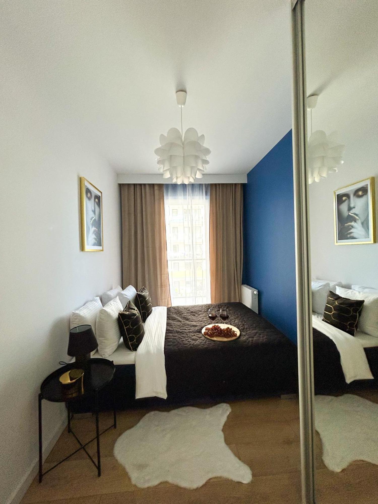 Lumina Stylish 3-Room Apart With Balcony 우치 외부 사진