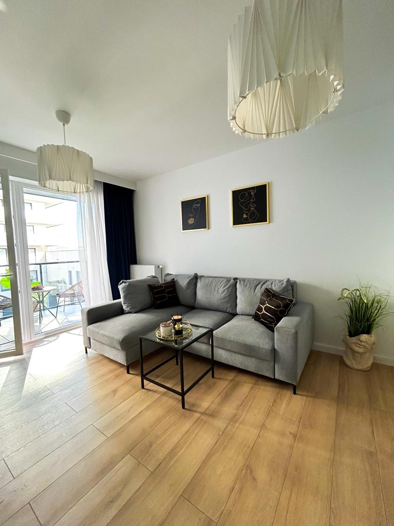 Lumina Stylish 3-Room Apart With Balcony 우치 외부 사진
