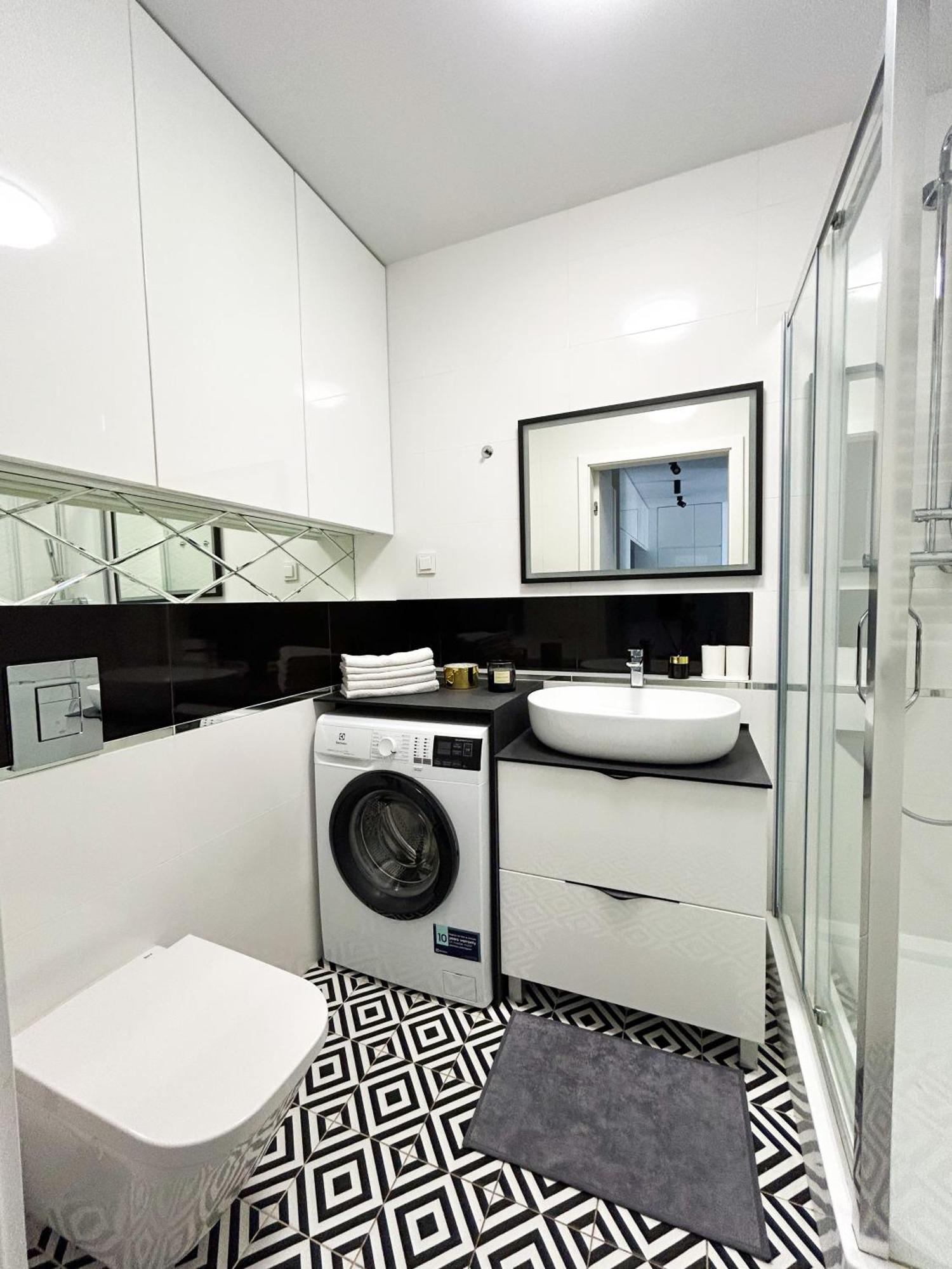 Lumina Stylish 3-Room Apart With Balcony 우치 외부 사진