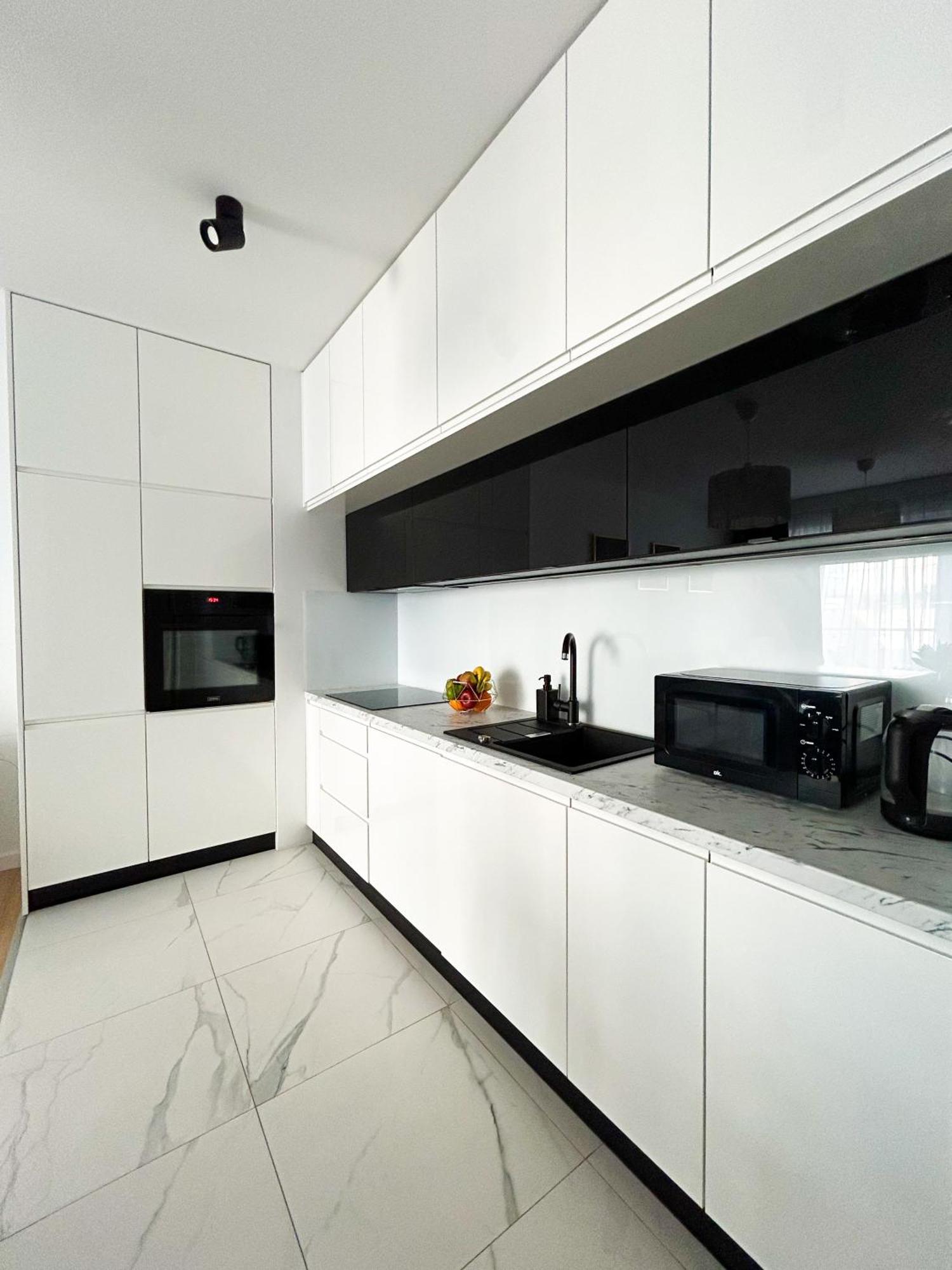 Lumina Stylish 3-Room Apart With Balcony 우치 외부 사진