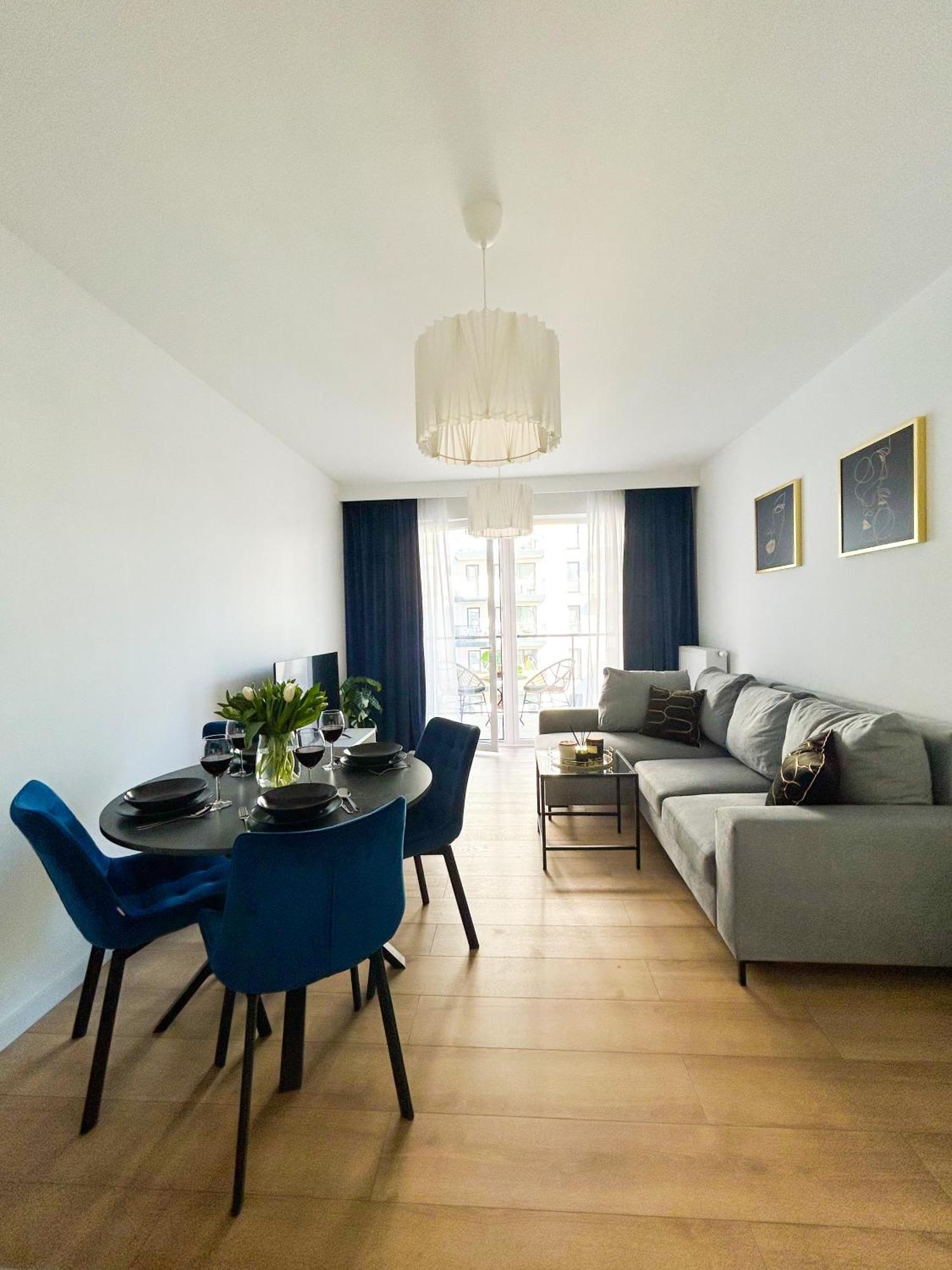 Lumina Stylish 3-Room Apart With Balcony 우치 외부 사진