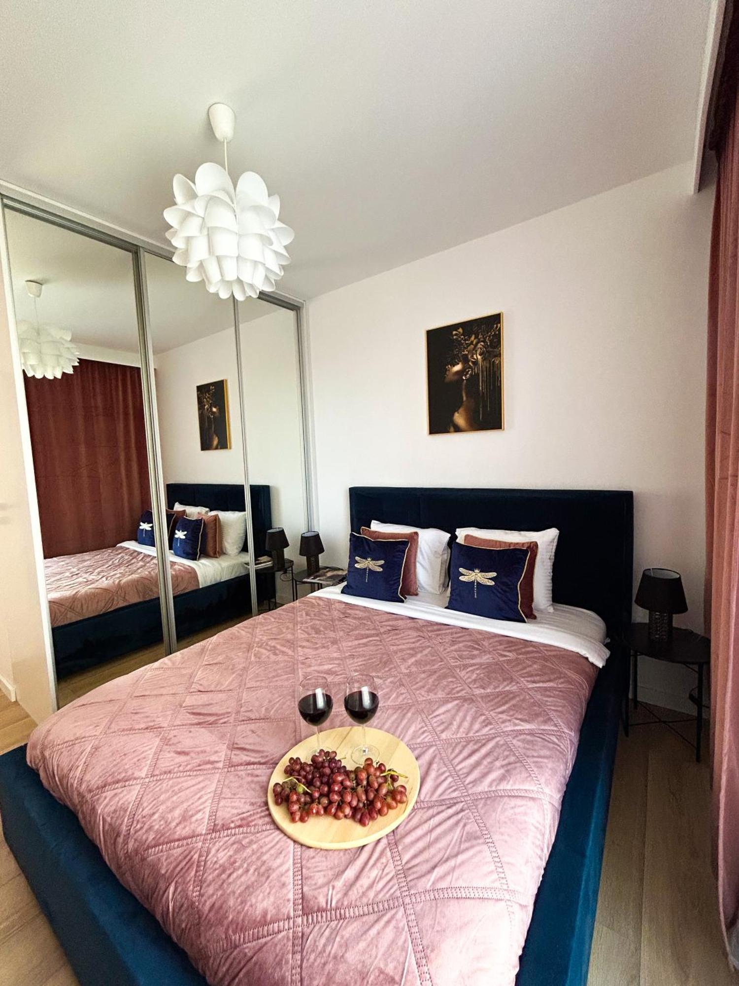 Lumina Stylish 3-Room Apart With Balcony 우치 외부 사진
