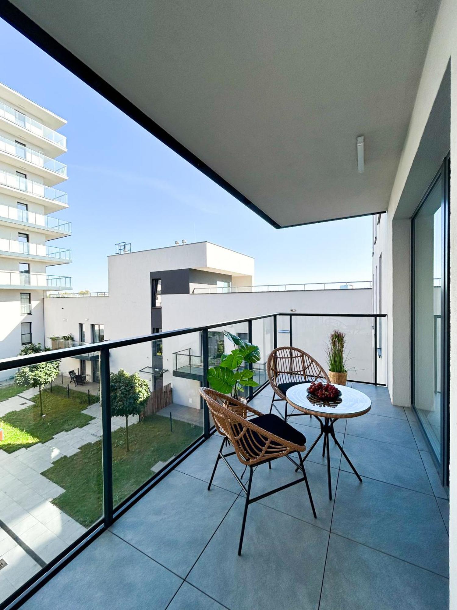 Lumina Stylish 3-Room Apart With Balcony 우치 외부 사진