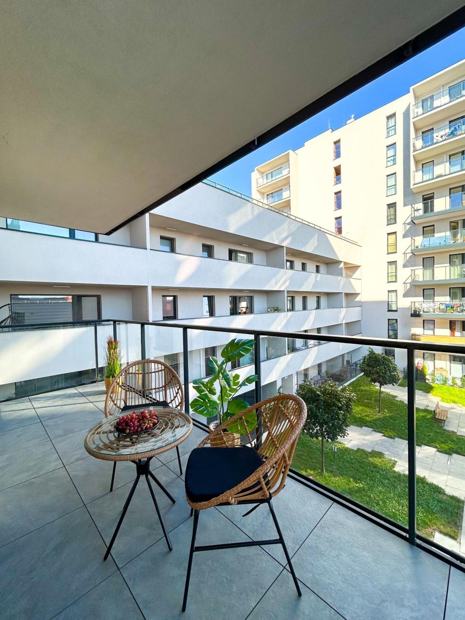 Lumina Stylish 3-Room Apart With Balcony 우치 외부 사진