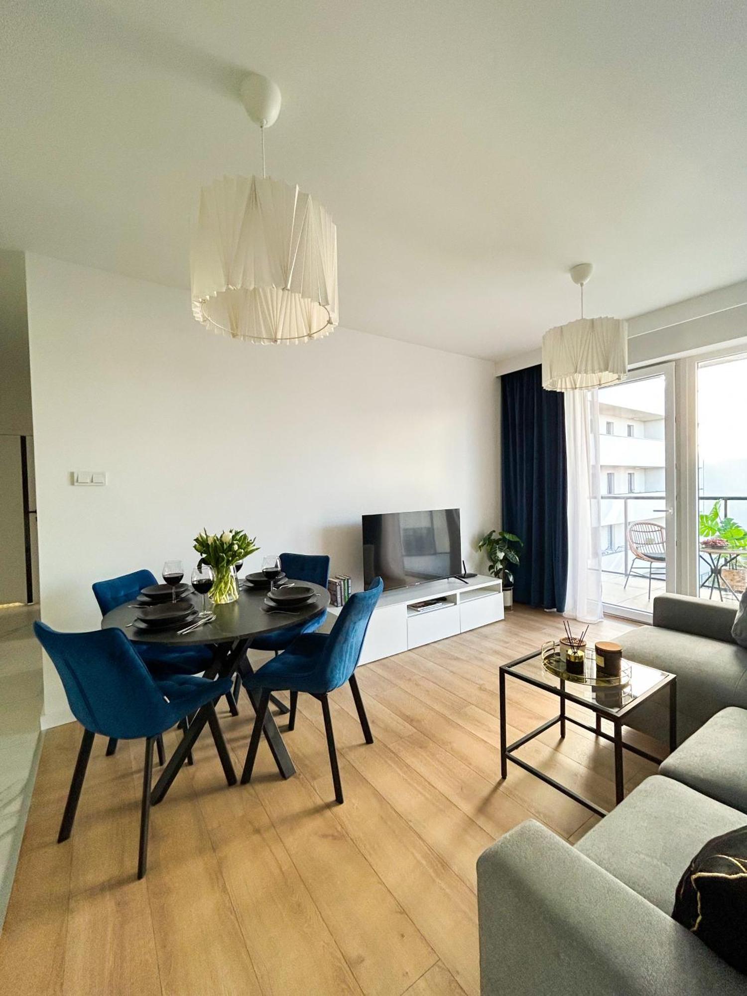 Lumina Stylish 3-Room Apart With Balcony 우치 외부 사진