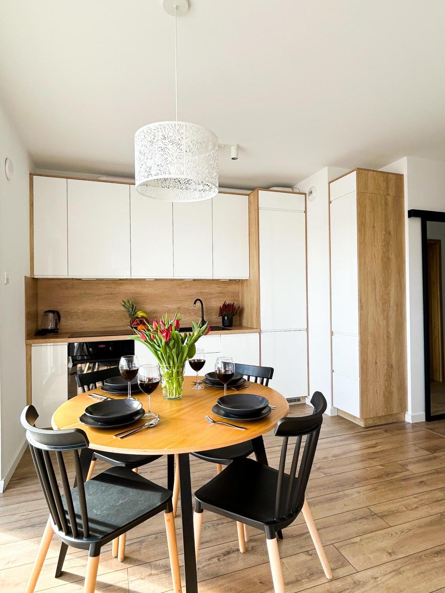 Lumina Stylish 3-Room Apart With Balcony 우치 외부 사진