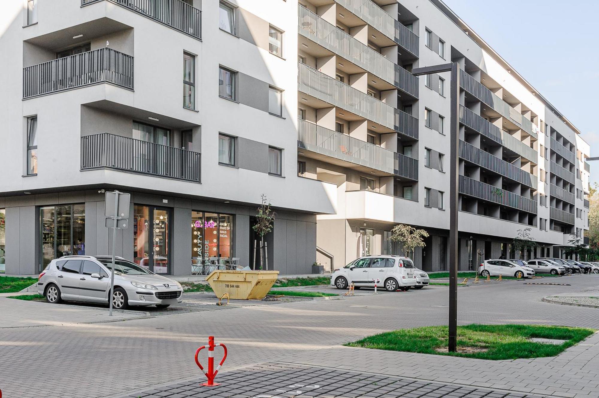 Lumina Stylish 3-Room Apart With Balcony 우치 외부 사진