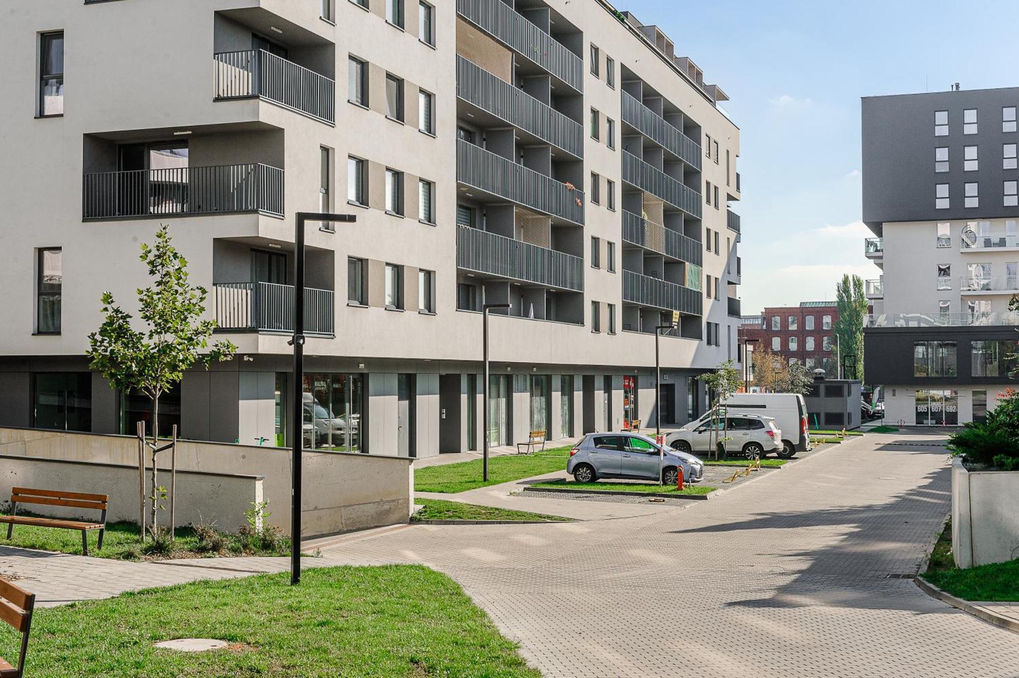 Lumina Stylish 3-Room Apart With Balcony 우치 외부 사진
