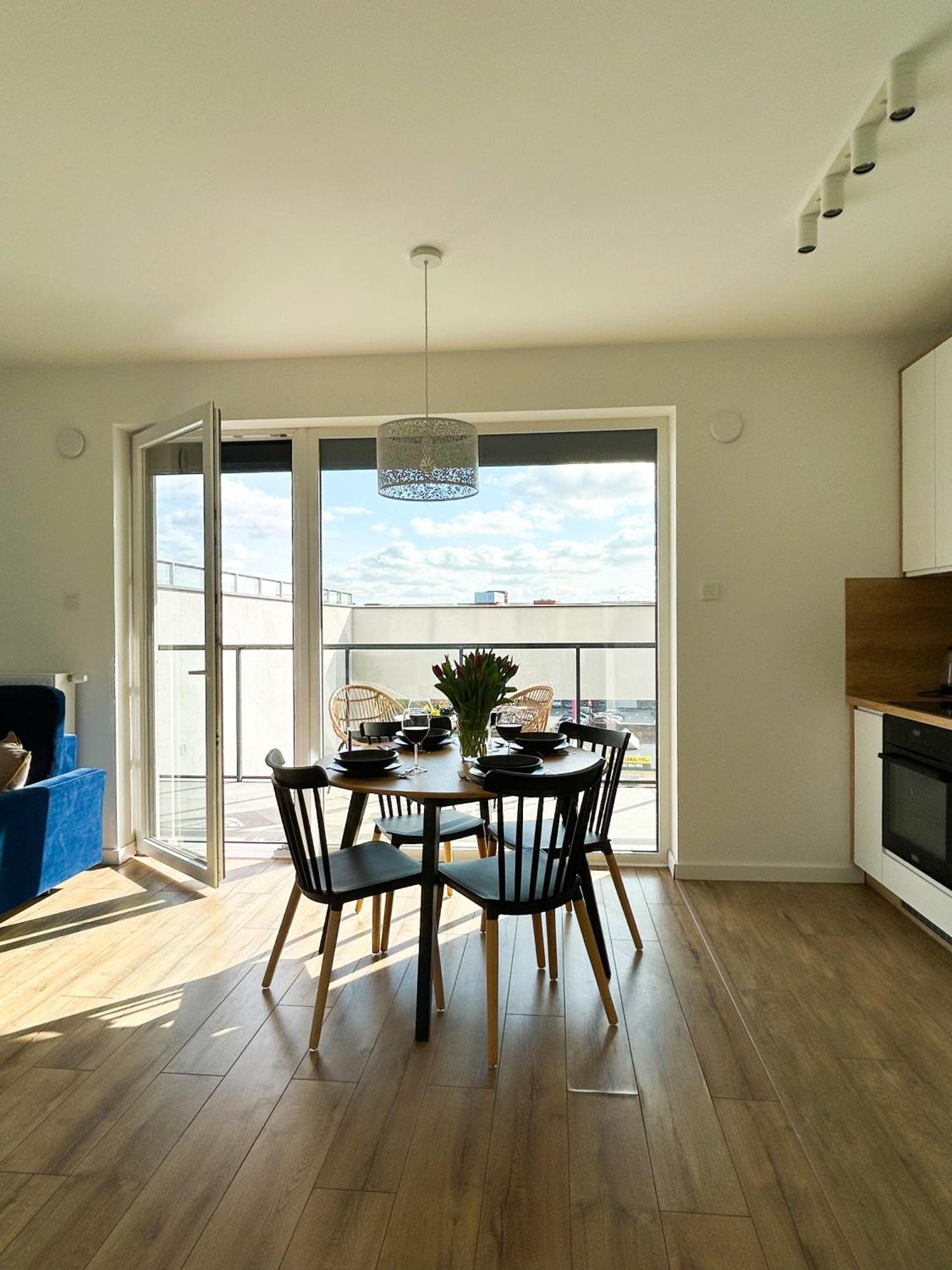 Lumina Stylish 3-Room Apart With Balcony 우치 외부 사진