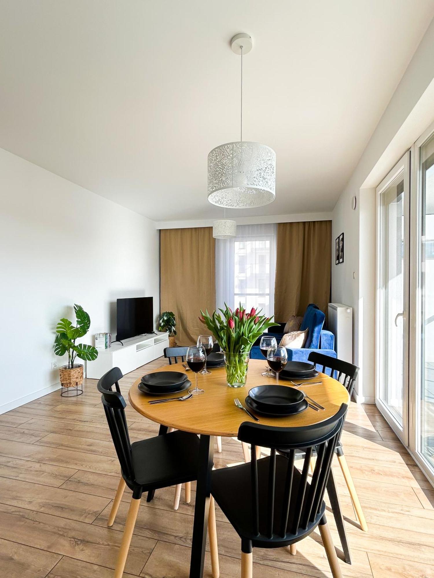 Lumina Stylish 3-Room Apart With Balcony 우치 외부 사진
