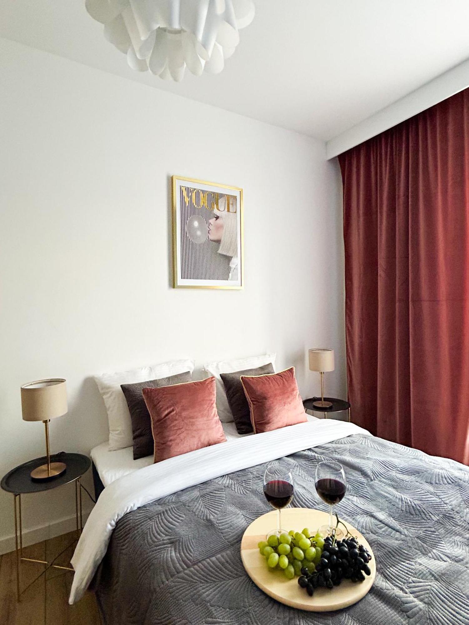 Lumina Stylish 3-Room Apart With Balcony 우치 외부 사진