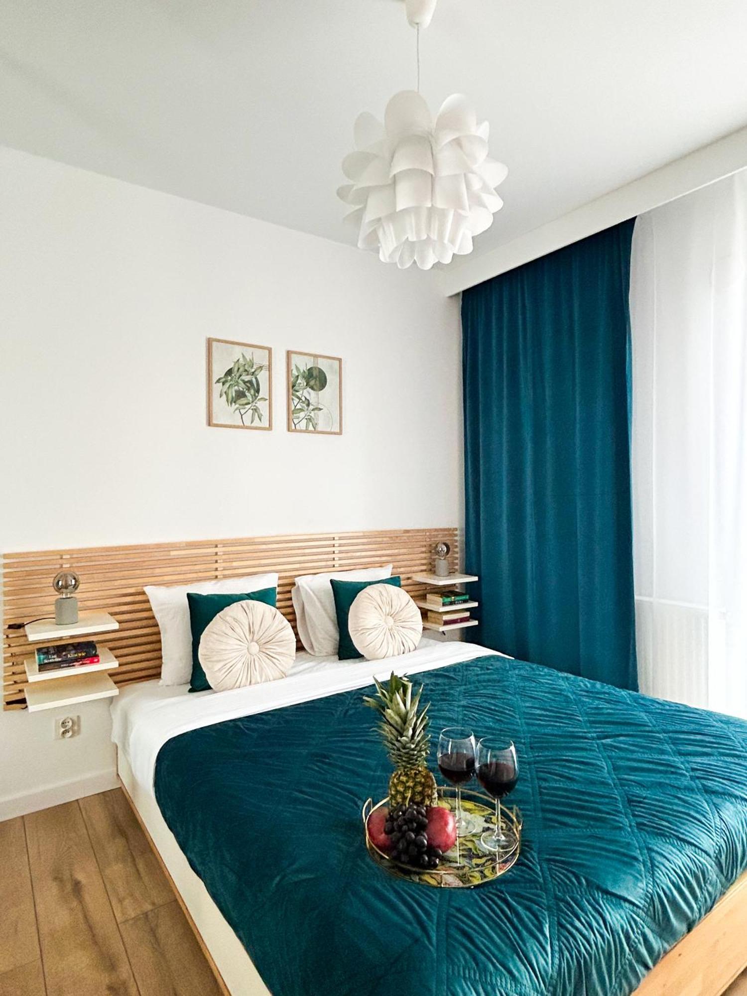 Lumina Stylish 3-Room Apart With Balcony 우치 외부 사진